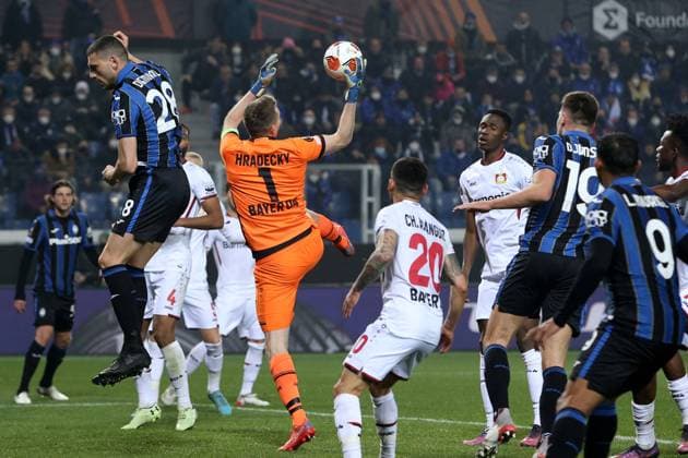 March 10, 2022, Bergamo, Italy: Bergamo, Italy, Gewiss Stadium, March 10, 2022, Lukas Hradecky (Bayer 04 Leverkusen) in action during Atalanta BC vs Bayer Leverkusen - football Europa League match. football Europa League match - Atalanta BC vs Bayer Leverkusen, Bergamo, Italy - ZUMAl164 20220310_zsa_l164_176 Copyright: xFrancescoxScaccianocex