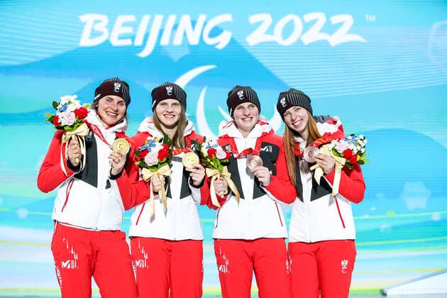 PARALYMPICS - Winter Paralympics Beijing 2022 YANQING,CHINA,11.MAR.22 - PARALYMPICS, ALPINE SKIING - Paralympic Winter games, Winterspiele,Spiele, Summer games Beijing 2022, giant slalom, ladies. Image shows Elisabeth Aigner, Veronika Aigner, Barbara Aigner and Klara Sykora (AUT). Keywords: medal. GEPAxpictures xPatrickxSteiner