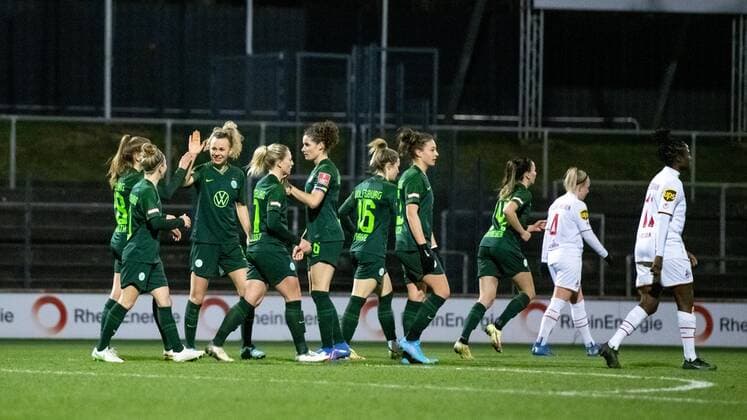 Sandra Starke (VfL Wolfsburg), Lena Lattwein (VfL Wolfsburg), Dominique Janssen (VfL Wolfsburg), Joelle Wedemeyer (VfL Wolfsburg), Felicitas Rauch (VfL Wolfsburg) jubeln ueber das Tor zum 4:0, 1. FC Koeln vs. VfL Wolfsburg, Flyeralarm Frauen Bundesliga, 16. Spieltag, 11.03.2022, Spielzeit 2021 2022 1. FC Koeln vs. VfL Wolfsburg, Flyeralarm Frauen Bundesliga, 16. Spieltag, 11.03.2022, Spielzeit 2021 2022 Copyright: xEibner Memmlerx EP_MMR