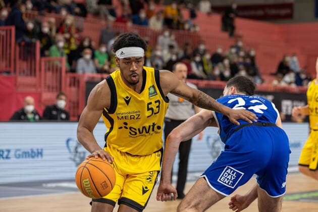 Isaiah Crawley (Tigers Tuebingen, 53) Johannes Joos (VfL SparkassenStars Bochum, 22) Tigers Tuebingen vs. VfL SparkassenStars Bochum, 2. Basketball Bundesliga, Pro A, Barmer 2 Basketball, 29. Spieltag , Spielzeit 2021 2022, 12.03.2022 Tigers Tuebingen vs. VfL SparkassenStars Bochum, 2. Basketball Bundesliga, Pro A, Barmer 2 Basketball, 29. Spieltag , Spielzeit 2021 2022, 12.03.2022 Tuebingen Copyright: xNinaxSanderx xEibnerxPressefotox EP_NSR