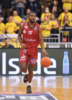GER, Basketball,easy Credit-BBL, EWE Baskets Oldenburg vs Chemnitz 99ers 13.03.2022, EWE Arena, Oldenburg, GER, easy Credit-BBL, EWE Baskets Oldenburg vs Chemnitz 99ers , im Bild Frantz MASSENAT ( Chemnitz 99ers 15 ) Einzelaktion, Ganzkörper Ganzkoerper