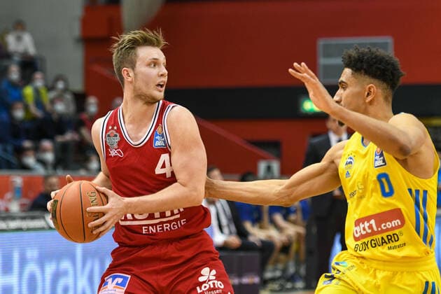 Bjarne Kraushaar, Maodo Lo 25. Spieltag, Basketball Bundesliga, Basketball Saison 2021 2022, Deutschland, easyCredit BBL, Germany, Giessen 46ers, giessen rot, Herren, Jobstairs GIESSEN 46ers - Alba Berlin, Männer, Berlin in gelb