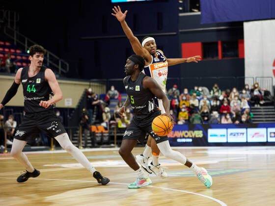 Munis Tutu (Team Ehingen Urspring 05), Bernat Vanaclocha (Team Ehingen Urspring 44), Chris Carter (Rostock Seawolves 05) Rostock Seawolves vs Team Ehingen Urspring, 2. Barmer Basketball-Bundesliga, ProA, Spielzeit 2021 2022, 29.Spieltag, 13.03.2022 Rostock Seawolves vs Team Ehingen Urspring, 2. Barmer Basketball-Bundesliga, ProA, Spielzeit 2021 2022, 29.Spieltag, 13.03.2022 Rostock Copyright: xStephaniexZerbe xEibner-Pressefotox EP_SZE