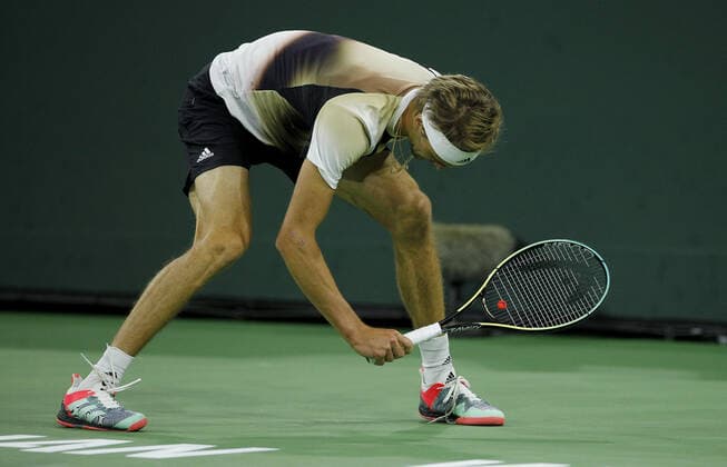 Mandatory Credit: Photo by Ella Ling Shutterstock (12845054dk) Alexander Zverev of Germany goes to smash his racquet BNP Paribas Open, Tennis, Day 5, Indian Wells Tennis Garden, California, USA - 13 Mar 2022 BNP Paribas Open, Tennis, Day 5, Indian Wells Tennis Garden, California, USA - 13 Mar 2022 Copyright: xEllaxLing Shutterstockx 12845054dk