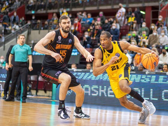 Tremmell Darden (MHP Riesen Ludwigsburg 21), GER, MHP Riesen Ludwigsburg vs. Galatasaray Nef, Basketball, Champions League, BCL, Best of 16, 2021 2022, 14.03.2022, GER, MHP Riesen Ludwigsburg vs. Galatasaray Nef, Basketball, Champions League, BCL, Best of 16, 2021 2022, 14.03.2022 Ludwigsburg Copyright: xSaschaxWaltherx BCL_MHP_SWA