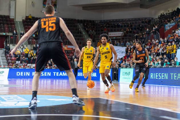 Justin Simon (MHP Riesen Ludwigsburg, 05), Ethan Happ (MHP Riesen Ludwigsburg, 24), GER, MHP Riesen Ludwigsburg vs. Galatasaray Nef, Basketball, Champions League, Best of 16, Spielzeit 2021 2022, 14.03.2022, GER, MHP Riesen Ludwigsburg vs. Galatasaray Nef, Basketball, Champions League, Best of 16, Spielzeit 2021 2022, 14.03.2022 Ludwigsburg Copyright: xEibner-Pressefoto SaschaxWaltherx EP_EER