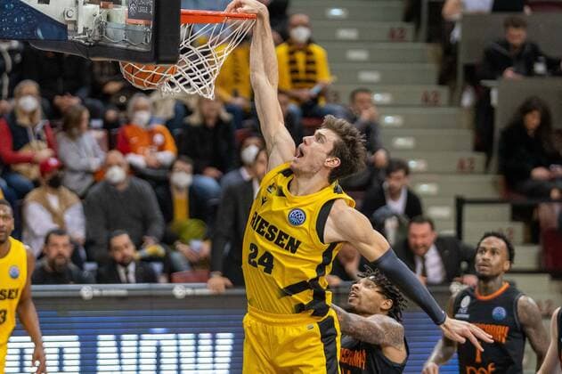 Ethan Happ (MHP Riesen Ludwigsburg, 24), GER, MHP Riesen Ludwigsburg vs. Galatasaray Nef, Basketball, Champions League, Best of 16, Spielzeit 2021 2022, 14.03.2022, GER, MHP Riesen Ludwigsburg vs. Galatasaray Nef, Basketball, Champions League, Best of 16, Spielzeit 2021 2022, 14.03.2022 Ludwigsburg Copyright: xEibner-Pressefoto SaschaxWaltherx EP_EER