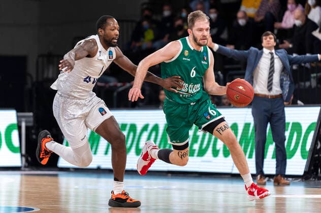 Zach Brown (Hamburg Towers 1) gegen Kodi Justice (Slask Wroclaw 6) Hamburg Towers vs. Slask Wroclaw, Basketball, Eurocup, Gruppenphase, Spieltag 15, Saison 2021 2022, 16.03.2022 Marcel von Fehrn Hamburg Towers vs. Slask Wroclaw, Basketball, Eurocup, Gruppenphase, Spieltag 15, Saison 2021 2022, 16.03.2022 Hamburg Copyright: xEibnerxPressefoto MarcelxvonxFehrnx EP_MFN