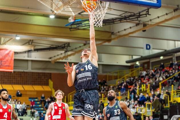 Moritz Plescher (Medipolis SC Jena, 16) GER, Uni Baskets Paderborn vs. Medipolis SC Jena, Basketball, 2. Bundesliga ProA, Spielzeit 2021 2022, 23. Spieltag, 16.03.2022 Uni Baskets Paderborn vs. Medipolis SC Jena, Basketball, 2. Bundesliga ProA, Spielzeit 2021 2022, 23. Spieltag, 16.03.2022 Paderborn Copyright: xEibner-Pressefoto BahhoxKarax EP_BKA