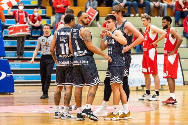 DaVontà Lacy (Medipolis SC Jena, 1) Vuk Radojicic (Medipolis SC Jena, 44) Rayshawn Simmons (Medipolis SC Jena, 11) GER, Uni Baskets Paderborn vs. Medipolis SC Jena, Basketball, 2. Bundesliga ProA, Spielzeit 2021 2022, 23. Spieltag, 16.03.2022 Uni Baskets Paderborn vs. Medipolis SC Jena, Basketball, 2. Bundesliga ProA, Spielzeit 2021 2022, 23. Spieltag, 16.03.2022 Paderborn Copyright: xEibner-Pressefoto BahhoxKarax EP_BKA