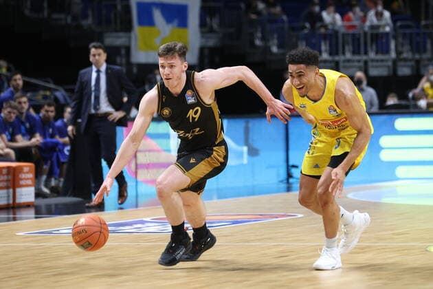 DEU, easyCredit BBL, ALBA vs. Braunschweig, 16.03.2022, Mercedes-Benz-Arena, Berlin, DEU, easyCredit BBL, ALBA vs. Braunschweig, im Bild Maodo Lo (ALBA Berlin 0), Ondrej Sehnal (Braunschweig 19)