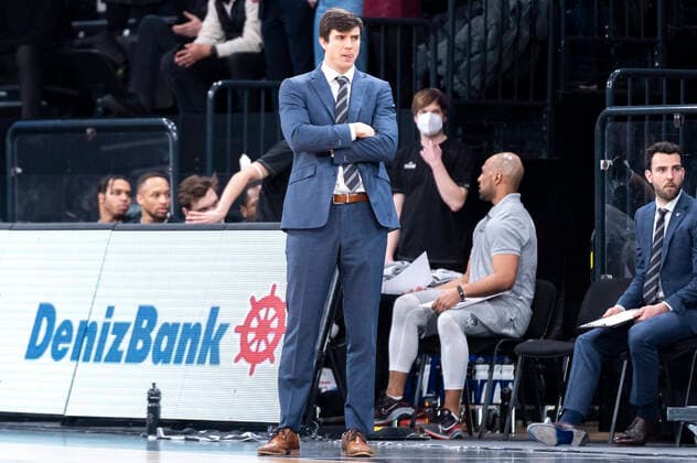 Pedro Calles (Hamburg Towers Trainer) Hamburg Towers vs. Slask Wroclaw, Basketball, Eurocup, Gruppenphase, Spieltag 15, Saison 2021 2022, 16.03.2022 Marcel von Fehrn Hamburg Towers vs. Slask Wroclaw, Basketball, Eurocup, Gruppenphase, Spieltag 15, Saison 2021 2022, 16.03.2022 Hamburg Copyright: xEibnerxPressefoto MarcelxvonxFehrnx EP_MFN