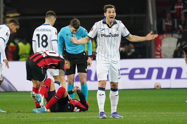 GER, UEFA EL Bayer 04 Leverkusen (GER) vs. Atalanta Bergamo (ITA) 17.03.2022, BayArena, Leverkusen, Europalegue, Gruppenhase, 5. Spieltag, GER, UEFA EL Bayer 04 Leverkusen (GER) vs. Atalanta Bergamo (ITA), im Bild: Remo Freuler (Bergamo 11), regt sich heftig auf, Gestik, Mimik, unzufrieden enttaeuscht niedergeschlagen frustriert,