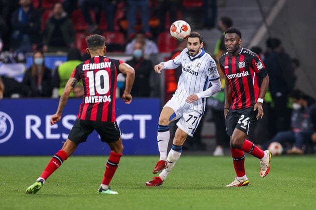 17.03.2022, Fussball, Saison 2021 2022, UEFA Europa League, Achtelfinale, Rückspiel, Runde 2 2, Bayer Leverkusen - Atalanta Bergamo, v. l. Davide Zappacosta (Atalanta Bergamo), Timothy Fosu-Mensah (Bayer 04 Leverkusen), Foto: Dennis Ewert RHR-FOTO xRHR-FOTO DEx