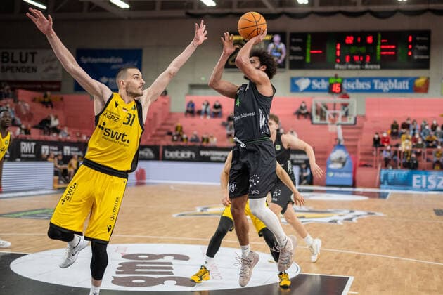 Basketball, 2. BL, Tigers Tübingen - Ehingen Urspring Daniel Keppeler (Tigers Tuebingen, 31), Aris Sebastian (Ehingen Urspring, 04) Tigers Tuebingen vs. Ehingen Urspring, 2. Basketball Bundesliga, Pro A, Barmer 2 Basketball, 22. Spieltag , Spielzeit 2021 2022, 17.03.2022 Tigers Tuebingen vs. Ehingen Urspring, 2. Basketball Bundesliga, Pro A, Barmer 2 Basketball, 22. Spieltag , Spielzeit 2021 2022, 17.03.2022 Tuebingen Copyright: xSvetlanaxKohlmeierx xEibnerxPresx EP_NSR