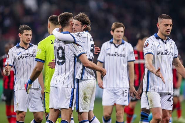 17.03.2022, Fussball, Saison 2021 2022, UEFA Europa League, Achtelfinale, Rückspiel, Runde 2 2, Bayer Leverkusen - Atalanta Bergamo, v. l. Berat Djimsiti (Atalanta Bergamo), Hans Hateboer (Atalanta Bergamo), Merih Demiral (Atalanta Bergamo), Foto: Dennis Ewert RHR-FOTO xRHR-FOTO DEx