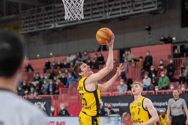 Till Joenke (Tigers Tuebingen, 26), Timo Lanmüller (Tigers Tuebingen, 07) Tigers Tuebingen vs. Ehingen Urspring, 2. Basketball Bundesliga, Pro A, Barmer 2 Basketball, 22. Spieltag , Spielzeit 2021 2022, 17.03.2022 Tigers Tuebingen vs. Ehingen Urspring, 2. Basketball Bundesliga, Pro A, Barmer 2 Basketball, 22. Spieltag , Spielzeit 2021 2022, 17.03.2022 Tuebingen Copyright: xSvetlanaxKohlmeierx xEibnerxPresx EP_NSR
