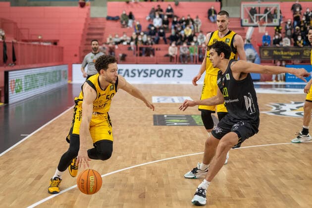 Joanic Gruetner Bacoul (TIgers Tuebingen, 50), Daniel Keppeler (Tigers Tuebingen, 31), Takiula Fahrensohn (Ehingen Urspring, 20) Tigers Tuebingen vs. Ehingen Urspring, 2. Basketball Bundesliga, Pro A, Barmer 2 Basketball, 22. Spieltag , Spielzeit 2021 2022, 17.03.2022 Tigers Tuebingen vs. Ehingen Urspring, 2. Basketball Bundesliga, Pro A, Barmer 2 Basketball, 22. Spieltag , Spielzeit 2021 2022, 17.03.2022 Tuebingen Copyright: xSvetlanaxKohlmeierx xEibnerxPresx EP_NSR