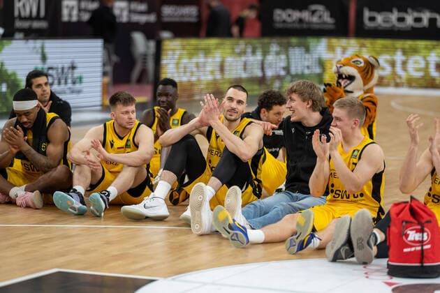 Tiger Tuebingen siegen ueber Ehingen Urspring Tigers Tuebingen vs. Ehingen Urspring, 2. Basketball Bundesliga, Pro A, Barmer 2 Basketball, 22. Spieltag , Spielzeit 2021 2022, 17.03.2022 Tigers Tuebingen vs. Ehingen Urspring, 2. Basketball Bundesliga, Pro A, Barmer 2 Basketball, 22. Spieltag , Spielzeit 2021 2022, 17.03.2022 Tuebingen Copyright: xSvetlanaxKohlmeierx xEibnerxPresx EP_NSR