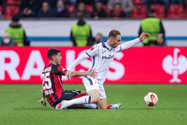 17.03.2022, Fussball, Saison 2021 2022, UEFA Europa League, Achtelfinale, Rückspiel, Runde 2 2, Bayer Leverkusen - Atalanta Bergamo, v. l. Exequiel Palacios (Bayer 04 Leverkusen), Teun Koopmeiners (Atalanta Bergamo), Foto: Dennis Ewert RHR-FOTO xRHR-FOTO DEx