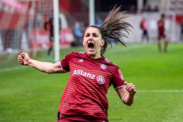 Jovana Damnjanovic (FC Bayern Muenchen Frauen, 9) bejubelt ihr Tor zum 4:2 - Endstand. FC Bayern Muenchen Frauen gegen Eintracht Frankfurt, Fussball, Frauen-Bundesliga, 17. Spieltag, Saison 2021 2022, 18.03.2022. (DFL DFB REGULATIONS PROHIBIT ANY USE OF PHOTOGRAPHS as IMAGE SEQUENCES and or QUASI-VIDEO). FC Bayern Muenchen Frauen gegen Eintracht Frankfurt, Fussball, Frauen-Bundesliga, 17. Spieltag, Saison 2021 2022, 18.03.2022 Muenchen Copyright: xEibnerxPressefotox xHeikexFeinerx EP_HFR