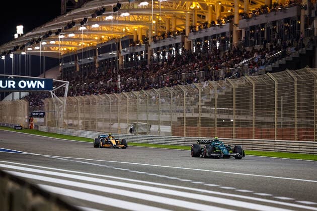 27 HULKENBERG Nico (ger), Aston Martin F1 Team AMR22, 04 NORRIS Lando (gbr), McLaren F1 Team MCL36, action during the Formula 1 Gulf Air Bahrain Grand Prix 2022, 1st round of the 2022 FIA Formula One World Championship, WM, Weltmeisterschaft on the Bahrain International Circuit, from March 18 to 20, 2022 in Sakhir, Bahrain - F1 - BAHRAIN GRAND PRIX 2022 - RACE DPPI Panoramic 20220320_GOOD8865