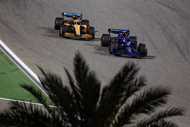 03 RICCIARDO Daniel (aus), McLaren F1 Team MCL36, 06 LATIFI Nicholas (can), Williams Racing FW44, action during the Formula 1 Gulf Air Bahrain Grand Prix 2022, 1st round of the 2022 FIA Formula One World Championship, WM, Weltmeisterschaft on the Bahrain International Circuit, from March 18 to 20, 2022 in Sakhir, Bahrain - F1 - BAHRAIN GRAND PRIX 2022 - RACE DPPI Panoramic 20220320_G00D0106