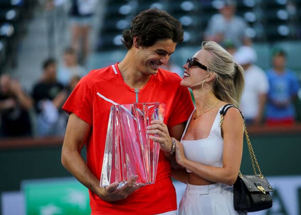 Mandatory Credit: Photo by Ella Ling Shutterstock (12853677an) Taylor Fritz of USA celebrates with the trophy and his girlfriend BNP Paribas Open, Tennis, Day 12, Indian Wells Tennis Garden, California, USA - 20 Mar 2022 BNP Paribas Open, Tennis, Day 12, Indian Wells Tennis Garden, California, USA - 20 Mar 2022 Copyright: xEllaxLing Shutterstockx 12853677an