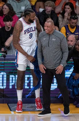 March 23, 2022, Los Angeles, California, USA: DeAndre Jordan 9 of the Philadelphia 76ers jokes with head coach, Doc Rivers as he gets ready to enter the court during their NBA, Basketball Herren, USA game against the Los Angeles Lakers on Wednesday March 23, 2022 at Crypto.com Arena in Los Angeles, California. Lakers lose to 76ers, 121-126. PI Los Angeles USA - ZUMAp124 20220323_zaa_p124_025 Copyright: xJAVIERxROJASx