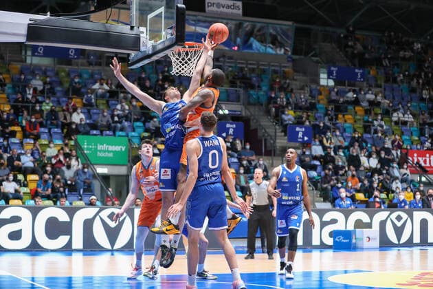 Brenneke Lorenz,(Fraport Skyliners, 21),Thornwell Sindarius,(Ratiopharm Ulm, 7), , GER,Basketball, BBL, Fraport Skyliners gegen Ratiopharm Ulm,25.03.2022 Copyright: xEibner-Pressefoto UlrichxScherbaumx EP_usm
