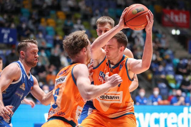 Ponitka Marcel,(Fraport Skyliners, 42), Herkenhoff Philipp,(Ratiopharm Ulm, 14), , GER,Basketball, BBL, Fraport Skyliners gegen Ratiopharm Ulm,25.03.2022 Copyright: xEibner-Pressefoto UlrichxScherbaumx EP_usm