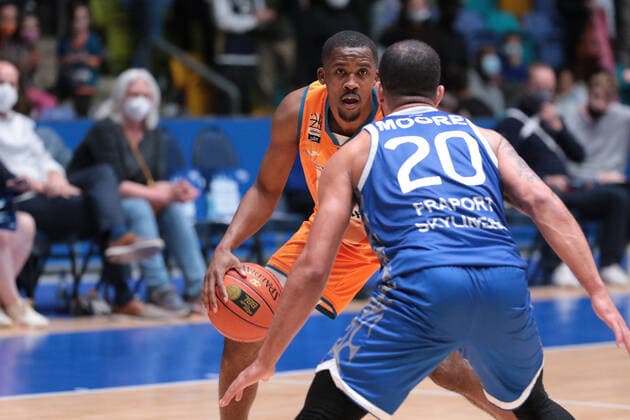 Christon Semaj,(Ratiopharm Ulm, 0), Moore Rasheed,(Fraport Skyliners, 20), , GER,Basketball, BBL, Fraport Skyliners gegen Ratiopharm Ulm,25.03.2022 Frankfurt Copyright: xEibner-Pressefoto UlrichxScherbaumx EP_usm