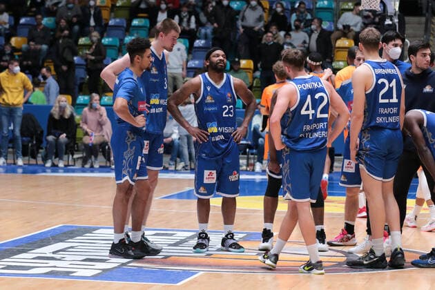 Robertson Quantez,(Fraport Skyliners, 23),Ponitka Marcel,(Fraport Skyliners, 42), Brenneke Lorenz,(Fraport Skyliners, 21), , GER,Basketball, BBL, Fraport Skyliners gegen Ratiopharm Ulm,25.03.2022 Frankfurt Copyright: xEibner-Pressefoto UlrichxScherbaumx EP_usm