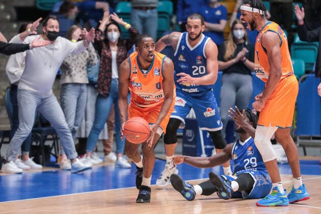Christon Semaj,(Ratiopharm Ulm, 0), Moore Rasheed,(Fraport Skyliners, 20),Cherry Will,(Fraport Skyliners, 29) , GER,Basketball, BBL, Fraport Skyliners gegen Ratiopharm Ulm,25.03.2022 Frankfurt Copyright: xEibner-Pressefoto UlrichxScherbax EP_usm