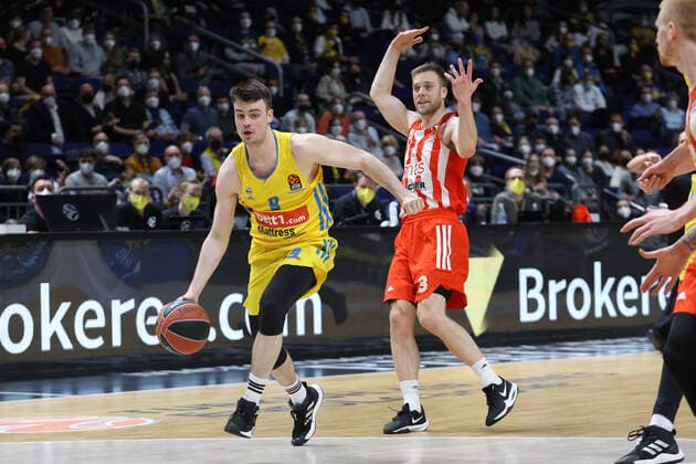 DEU, EuroLeague, ALBA vs. Belgrad, 25.03.2022, Mercedes-Benz-Arena, Berlin, DEU, EuroLeague, ALBA vs. Belgrad, im Bild Jonas Mattisseck (ALBA Berlin 9), Nate Wolters (Belgrad 3) Foto: Juergen Engler nordphoto GmbH