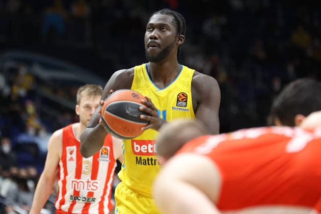 DEU, EuroLeague, ALBA vs. Belgrad, 25.03.2022, Mercedes-Benz-Arena, Berlin, DEU, EuroLeague, ALBA vs. Belgrad, im Bild Freiwurf von Christ Koumadje (ALBA Berlin 21), Foto: Juergen Engler nordphoto GmbH