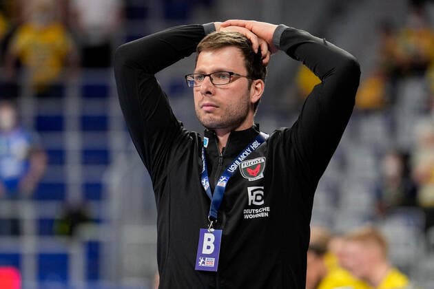 Jaron Siewert (Trainer, Cheftrainer, Füchse Berlin), Einzelbild, Einzelfoto, Aktion, Action, enttäuscht schauend, Enttäuschung, Frustration, disappointed, pessimistisch, 27.03.2022, Mannheim (Deutschland), Handball, Bundesliga, Rhein-Neckar Löwen - Füchse Berlin