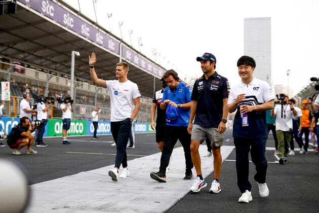 47 Mick Schumacher (DEU, Haas F1 Team), 14 Fernando Alonso (ESP, BWT Alpine F1 Team), 11 Sergio Perez (MEX, Oracle Red Bull Racing), 22 Yuki Tsunoda (JPN, Scuderia AlphaTauri), F1 Grand Prix of Saudi Arabia at Jeddah Corniche Circuit on March 27, 2022 in Jeddah, Saudi Arabia. (Photo by HOCH ZWEI) Jeddah Saudi Arabia