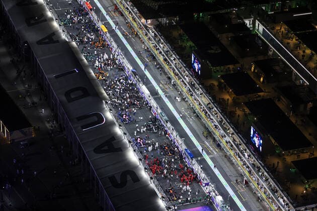 Starting grid, 11 PEREZ Sergio (mex), Red Bull Racing RB18, 16 LECLERC Charles (mco), Scuderia Ferrari F1-75, action during the Formula 1 STC Saudi Arabian Grand Prix 2022, 2nd round of the 2022 FIA Formula One World Championship, WM, Weltmeisterschaft on the Jeddah Corniche Circuit, from March 25 to 27, 2022 in Jeddah, Saudi Arabia - F1 - SAUDI ARABIAN GRAND PRIX 2022 - RACE DPPI Panoramic 00122007_AV6_8409.JPG_