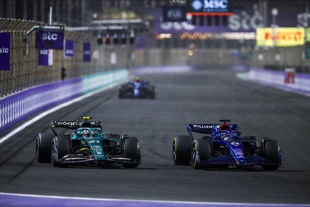 27 HULKENBERG Nico (ger), Aston Martin F1 Team AMR22, 23 ALBON Alexander (tha), Williams Racing FW44, action during the Formula 1 STC Saudi Arabian Grand Prix 2022, 2nd round of the 2022 FIA Formula One World Championship, WM, Weltmeisterschaft on the Jeddah Corniche Circuit, from March 25 to 27, 2022 in Jeddah, Saudi Arabia - F1 - SAUDI ARABIAN GRAND PRIX 2022 - RACE DPPI Panoramic 00122007__B2_0536.JPG_