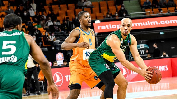 GER, EuroCup, ratiopharm ulm vs Frutti Extra Bursaspor 29.03.2022, ratiopharm arena, Neu-Ulm, GER, EuroCup, ratiopharm ulm vs Frutti Extra Bursaspor, im Bild Derek Needham (Bursaspor, 5), Semaj Christon (Ulm, 0), Andrew Andrews (Bursaspor, 12)