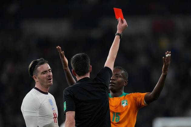 Mandatory Credit: Photo by Dave Shopland Shutterstock (12870106ac) Serge Aurier (hidden) of Ivory Coast receives a red card England v Ivory Coast, International Friendly, Länderspiel, Nationalmannschaft Football, Wembley Stadium, London, UK - 29 Mar 2022 England v Ivory Coast, International Friendly, Football, Wembley Stadium, London, UK - 29 Mar 2022 Copyright: xDavexShopland Shutterstockx 12870106ac