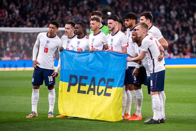 LONDON, ENGLAND - MARCH 29: Ollie Watkins, Tyrick Mitchell, James Ward-Prowse, Declan Rice, Harry Maguire, Ben White, Jack Grealish, Tyrone Mings of England hold Flag of Ukraine before the International Friendly, Länderspiel, Nationalmannschaft match between England and Ivory Coast at Wembley Stadium on March 29, 2022 in London, E England v Ivory Coast - International Friendly Copyright: xSebastianxFrejx