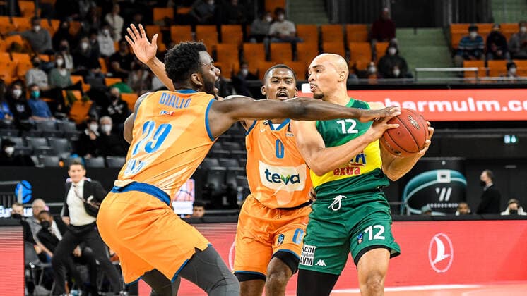 GER, EuroCup, ratiopharm ulm vs Frutti Extra Bursaspor 29.03.2022, ratiopharm arena, Neu-Ulm, GER, EuroCup, ratiopharm ulm vs Frutti Extra Bursaspor, im Bild Nat Diallo (Ulm, 29), Semaj Christon (Ulm, 0), Andrew Andrews (Bursaspor, 12)