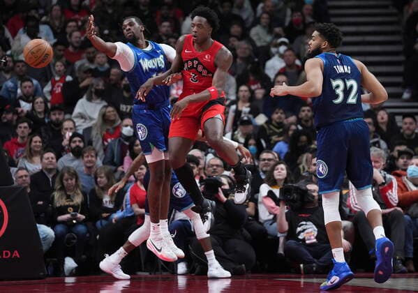 March 30, 2022, TORONTO, ON, CANADA: Toronto Raptors forward OG Anunoby (3) moves the ball past Minnesota Timberwolves centre Naz Reid (11) as Timberwolves centre Karl-Anthony Towns (32) looks on during second half NBA, Basketball Herren, USA basketball action in Toronto, Wednesday, March 30, 2022. Canada News - March 30, 2022 - ZUMAc35_ 20220330_zaf_c35_171 Copyright: xNathanxDenettex