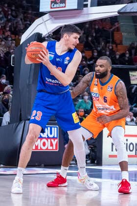 Goran Huskic (23, Syntainics MBC) mit Sean Evans (5, Ratiopharm Ulm) GER, Basketball, easyCredit Basketball Bundesliga, Spieltag 28, Ratiopharm Ulm vs Syntainics MBC, 02.04.2022, GER, Basketball, easyCredit Basketball Bundesliga, Spieltag 28, Ratiopharm Ulm vs Syntainics MBC, 02.04.2022 Neu-Ulm Copyright: xEibner-Pressefotox EP_FWF