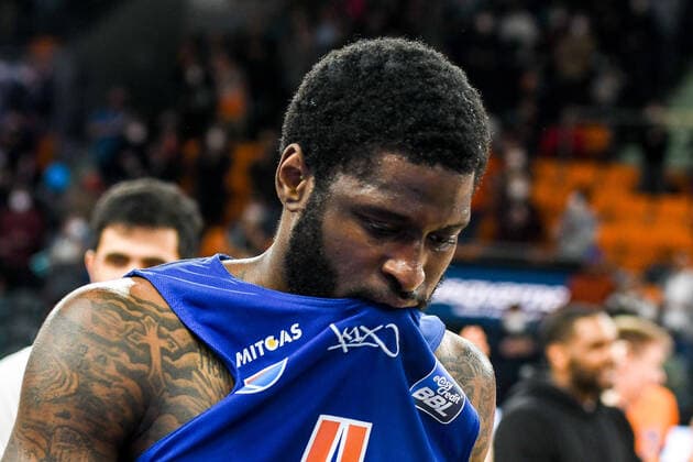 GER, BBL, ratiopharm Ulm vs Syntainics MBC 02.04.2022, ratiopharm arena, Neu-Ulm, GER, BBL, ratiopharm Ulm vs Syntainics MBC, im Bild AJ English (Syntainics, 4), Enttäuschung nach Spielende