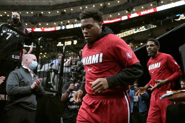 April 3, 2022, TORONTO, ON, CANADA: Miami Heat guard Kyle Lowry (7) runs out to the court prior to first half NBA, Basketball Herren, USA basketball action against the Toronto Raptors, in Toronto, Sunday, April 3, 2022. Canada News - April 3, 2022 - ZUMAc35_ 20220403_zaf_c35_230 Copyright: xNathanxDenettex
