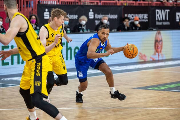 Nils Owen Schmitz (PS Karlsruhe Lions, 03) Tigers Tuebingen vs. PS Karlsruhe Lions, 2. Basketball Bundesliga, Pro A, Barmer 2 Basketball, 30. Spieltag , Spielzeit 2021 2022, 04.04.2022 Tigers Tuebingen vs. PS Karlsruhe Lions, 2. Basketball Bundesliga, Pro A, Barmer 2 Basketball, 30. Spieltag , Spielzeit 2021 2022, 04.04.2022 Tuebingen Copyright: xNinaxSanderx xEibnerxPressefotox EP_NSR