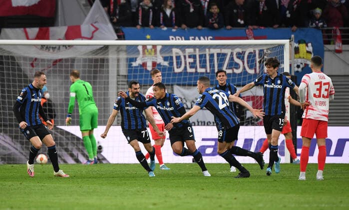 Fussball, Herren, Saison 2021 2022, Europa League (Viertelfinale, Hinspiel), RB Leipzig - Atalanta Bergamo, v. l. Teun Koopmeiners (Atalanta Bergamo), Davide Zappacosta (Atalanta Bergamo), Luis Muriel (Atalanta Bergamo), Merih Demiral (Atalanta Bergamo), Marten de Roon (Atalanta Bergamo), Jubel nach Tor zum 1:0, 07.04. 2022, Copyright: xSebastianxRäppoldx xMatthiasxKochx